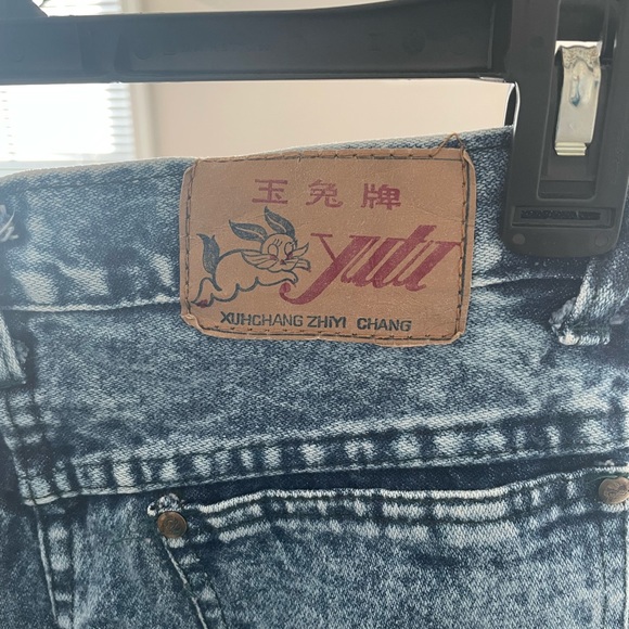Mom Jeans - Picture 3 of 5